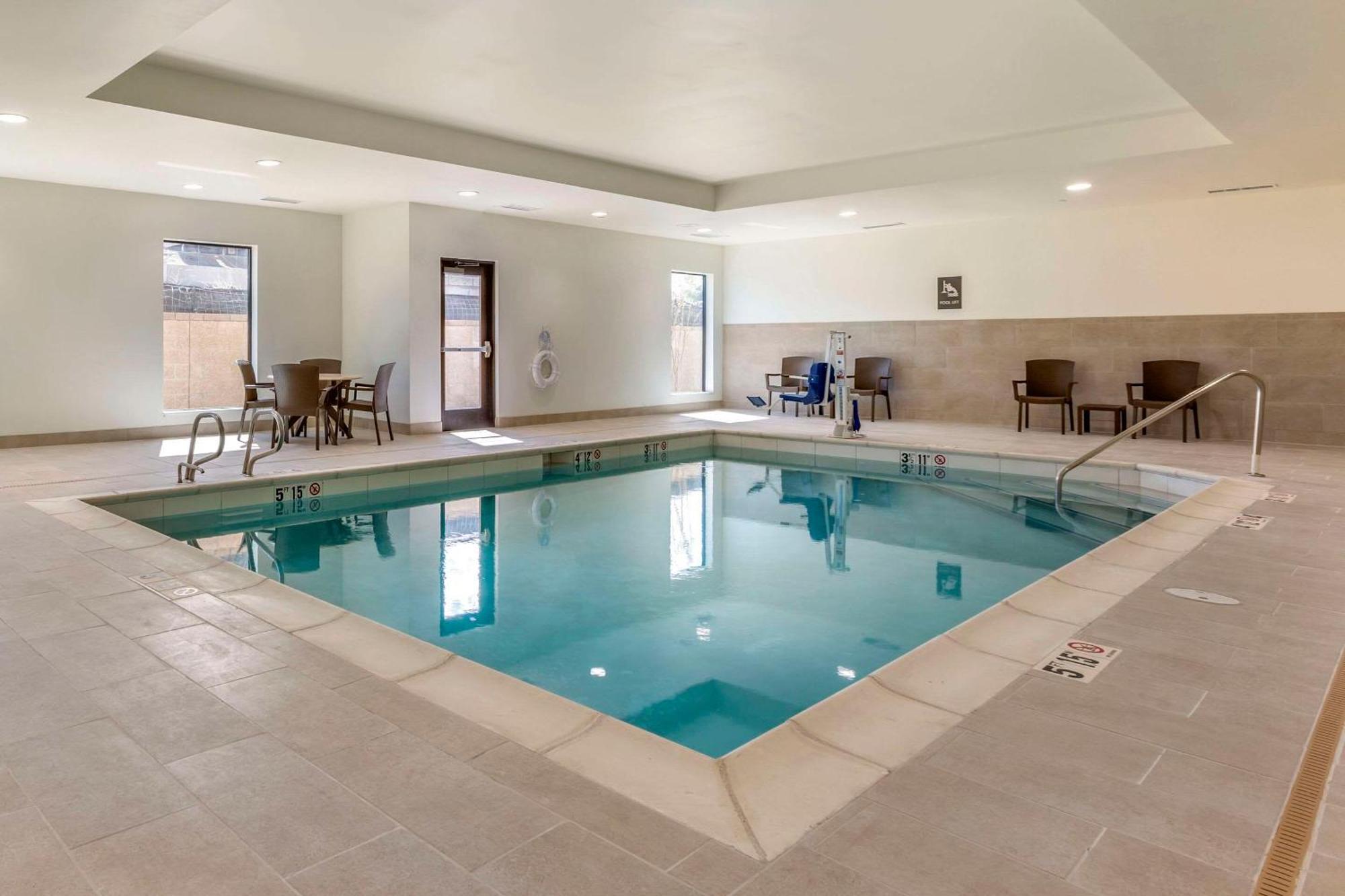 Comfort Suites Albuquerque Airport Eksteriør billede